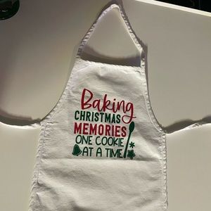 Children’s white Christmas apron.